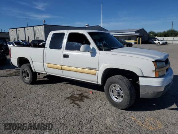2003 Chevrolet Silverado 2500HD LS with VIN 1GCHC29U33E123116, listed as a Copart auction lot 77034944 with 225,233 mi miles and Salvage title. Bid and sale history available at DreamBid. Image 4.
