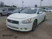 2014 Nissan Maxima SV z VIN 1N4AA5AP0EC458773, wystawiony jako IAAI lot #42718388 z przebiegiem 184 247 mil mil oraz . Historia ofert i sprzedaży dostępna na DreamBid. Obrazek 2.