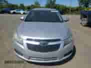 2014 Chevrolet Cruze 1LT z VIN 1G1PC5SB5E7218492, wystawiony jako Copart lot #70284915 z przebiegiem 170 608 mil mil oraz Szkoda całkowita • Salvage title. Historia ofert i sprzedaży dostępna na DreamBid. Obrazek 5.