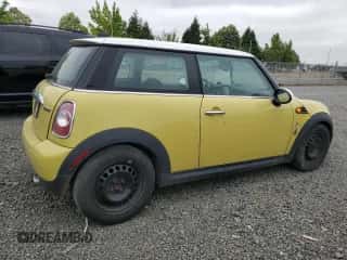 2011 MINI Hardtop with VIN WMWSU3C58BTX96968, listed as a Copart auction lot 62560915 with 88,616 mi miles and Salvage title. Bid and sale history available at DreamBid. Image 3.
