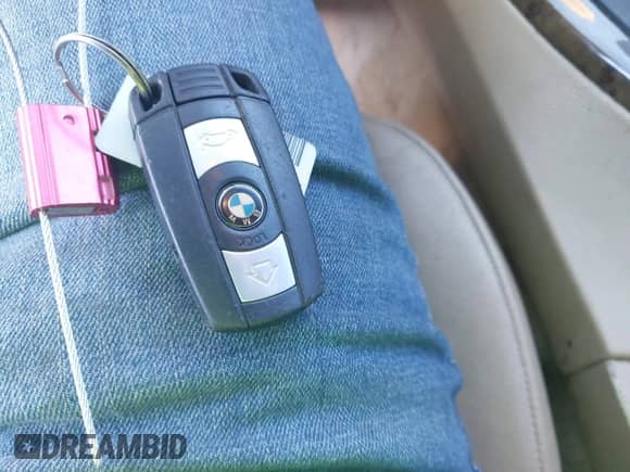 2007 BMW 3 Series 328xi z VIN WBAVC93567KX53505, wystawiony jako IAAI lot #43566890 z przebiegiem 176 398 mil mil oraz . Historia ofert i sprzedaży dostępna na DreamBid. Obrazek 11.