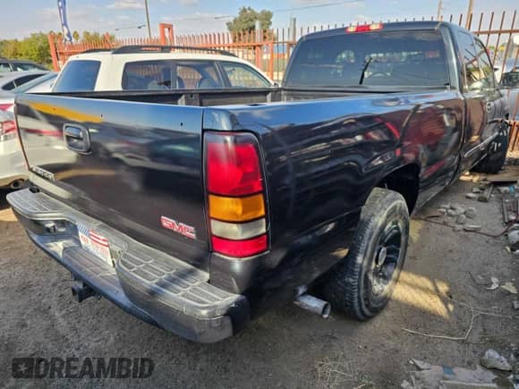 2004 GMC Sierra 1500 SLE с VIN 1GTEC19T14E111603, выставлен на аукционе Copart как лот 73064934 с пробегом 95 800 миль миль и Списание • Salvage title. История ставок и продаж доступна на DreamBid. Изображение 4.