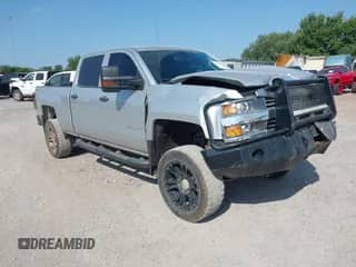 2015 Chevrolet Silverado 2500HD Work Truck z VIN 1GC1KUEG9FF544708, wystawiony jako IAAI lot #42817210 z przebiegiem 148 371 mil mil oraz . Historia ofert i sprzedaży dostępna na DreamBid. Obrazek 1.