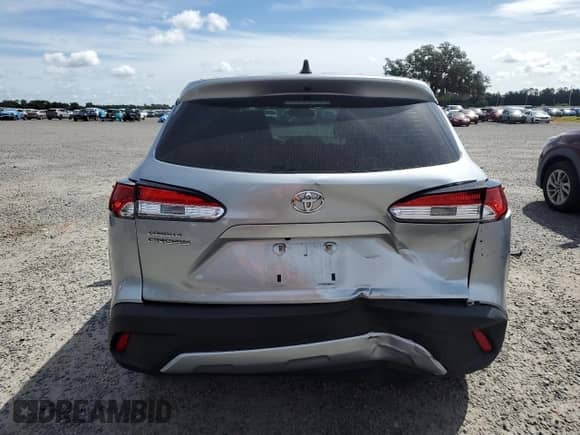 2022 Toyota Corolla Cross L z VIN 7MUAAAAG4NV028896, wystawiony jako Copart lot #81634255 z przebiegiem 38 929 mil mil oraz Szkoda całkowita • Salvage title. Historia ofert i sprzedaży dostępna na DreamBid. Obrazek 6.