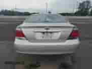 2006 Toyota Camry STD z VIN 4T1BE32K06U117407, wystawiony jako Copart lot #71729545 z przebiegiem Nie podano mil oraz Szkoda całkowita • Salvage title. Historia ofert i sprzedaży dostępna na DreamBid. Obrazek 6.