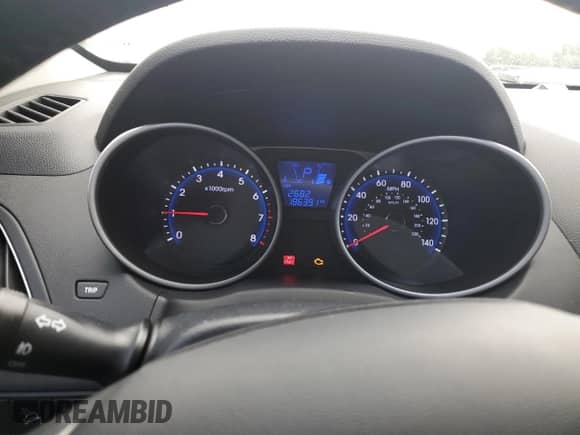 2012 Hyundai Tucson Limited с VIN KM8JUCAC9CU535226, выставлен на аукционе Copart как лот 84804445 с пробегом 186 391 миль миль и Чистый • Clean title. История ставок и продаж доступна на DreamBid. Изображение 9.