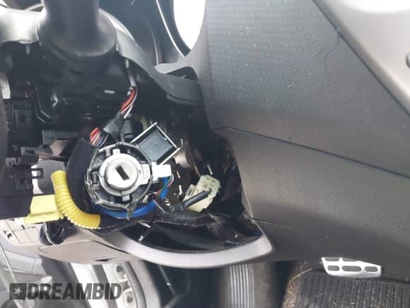 2014 Hyundai Veloster z VIN KMHTC6ADXEU213073, wystawiony jako IAAI lot #41551346 z przebiegiem 130 549 mil mil oraz . Historia ofert i sprzedaży dostępna na DreamBid. Obrazek 6.