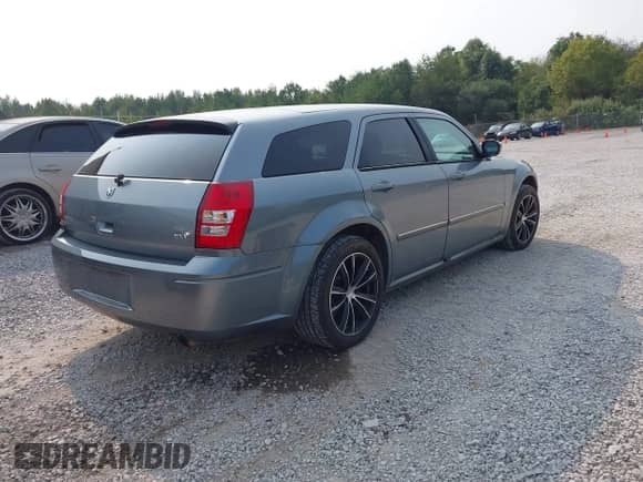 2006 Dodge Magnum z VIN 2D4FV47VX6H462674, wystawiony jako IAAI lot #43155880 z przebiegiem 125 457 mil mil oraz . Historia ofert i sprzedaży dostępna na DreamBid. Obrazek 4.