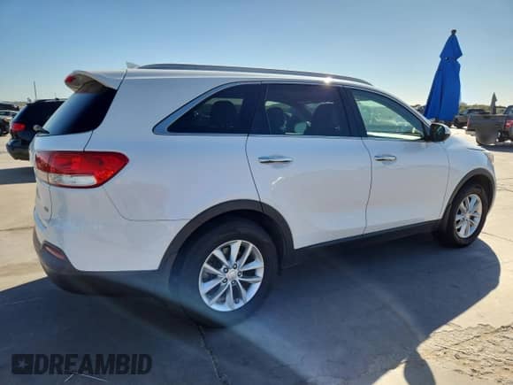 2016 Kia Sorento LX with VIN 5XYPG4A38GG181993, listed as a Copart auction lot 82664835 with 138,892 mi miles and Clean title. Bid and sale history available at DreamBid. Image 3.