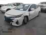 2018 Toyota Prius Plus z VIN JTDKARFP0J3084142, wystawiony jako IAAI lot #41936736 z przebiegiem 50 699 mil mil oraz . Historia ofert i sprzedaży dostępna na DreamBid. Obrazek 2.