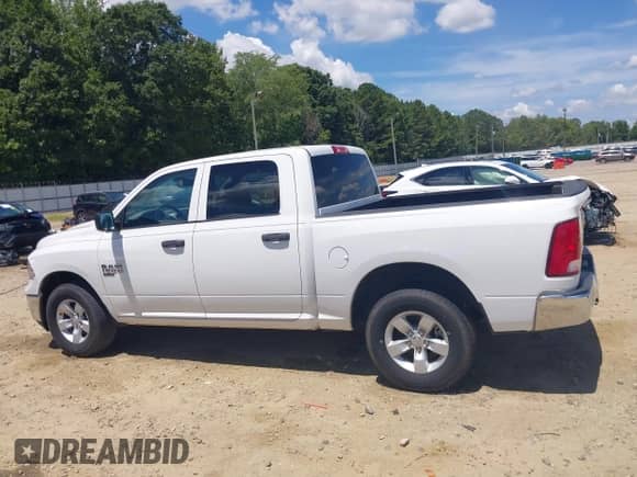 2019 Ram 1500 Tradesman z VIN 3C6RR7KGXKG723179, wystawiony jako IAAI lot #42856742 z przebiegiem Nie podano mil oraz . Historia ofert i sprzedaży dostępna na DreamBid. Obrazek 14.