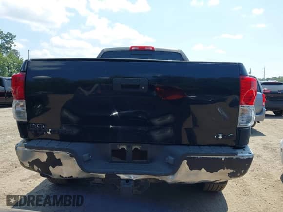 2010 Toyota Tundra с VIN 5TFUY5F17AX110382, выставлен на аукционе IAAI как лот 42833717 с пробегом 188 914 миль миль и . История ставок и продаж доступна на DreamBid. Изображение 16.