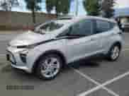 2023 Chevrolet Bolt EV 1LT z VIN 1G1FW6S08P4140575, wystawiony jako Copart lot #76200533 z przebiegiem 7 164 mil mil oraz . Historia ofert i sprzedaży dostępna na DreamBid. Obrazek 1.