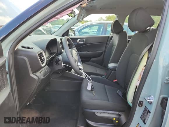 2025 Hyundai Venue SE с VIN KMHRB8A33SU359293, выставлен на аукционе Copart как лот 71447155 с пробегом 4 013 миль миль и Списание • Salvage title. История ставок и продаж доступна на DreamBid. Изображение 7.
