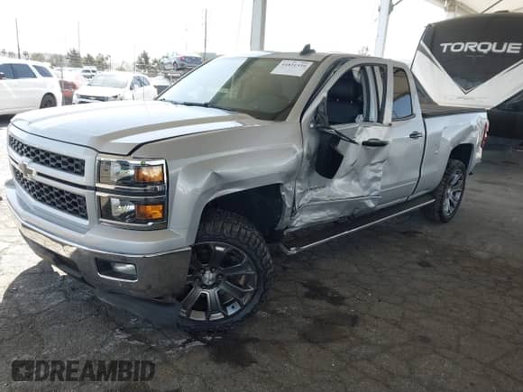 2015 Chevrolet Silverado 1500 LT z VIN 1GCRCREC4FZ231395, wystawiony jako IAAI lot #41831339 z przebiegiem 143 137 mil mil oraz . Historia ofert i sprzedaży dostępna na DreamBid. Obrazek 2.