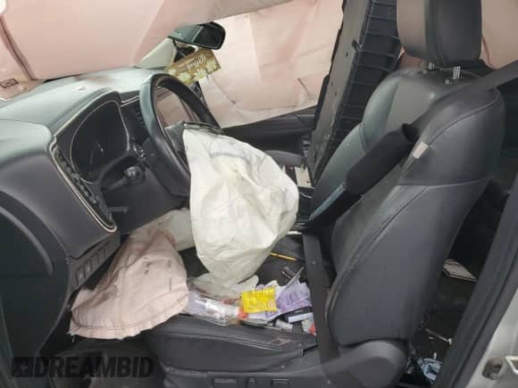 2020 Mitsubishi Outlander SE z VIN JA4AD3A31LZ039967, wystawiony jako Copart lot #82301135 z przebiegiem 109 992 mil mil oraz Szkoda całkowita • Salvage title. Historia ofert i sprzedaży dostępna na DreamBid. Obrazek 7.