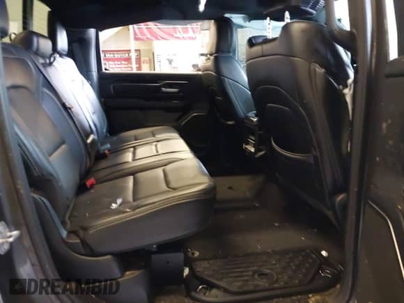 2020 Ram 1500 Rebel z VIN 1C6SRFLT0LN162491, wystawiony jako IAAI lot #41841159 z przebiegiem 58 265 mil mil oraz . Historia ofert i sprzedaży dostępna na DreamBid. Obrazek 8.