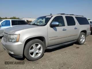 2007 Chevrolet Suburban LS с VIN 1GNFC16027J252200, выставлен на аукционе Copart как лот 70570545 с пробегом 176 306 миль миль и Списание • Salvage title. История ставок и продаж доступна на DreamBid. Изображение 1.