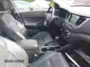 2018 Hyundai Tucson Value с VIN KM8J3CA27JU724741, выставлен на аукционе IAAI как лот 42969121 с пробегом 51 794 миль миль и . История ставок и продаж доступна на DreamBid. Изображение 5.