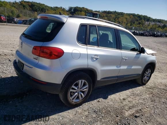 2017 Volkswagen Tiguan S с VIN WVGBV7AX8HK000399, выставлен на аукционе Copart как лот 85761215 с пробегом 86 405 миль миль и Списание • Salvage title. История ставок и продаж доступна на DreamBid. Изображение 3.