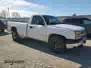 2005 Chevrolet Silverado 1500 z VIN 1GCEC14T95Z121233, wystawiony jako Copart lot #80187394 z przebiegiem 207 659 mil mil oraz Czysty tytuł • Clean title. Historia ofert i sprzedaży dostępna na DreamBid. Obrazek 4.