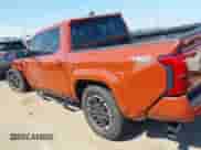 2025 Toyota Tacoma SR5 с VIN 3TMKB5FN7SM036657, выставлен на аукционе IAAI как лот 43373811 с пробегом 473 миль миль и . История ставок и продаж доступна на DreamBid. Изображение 14.