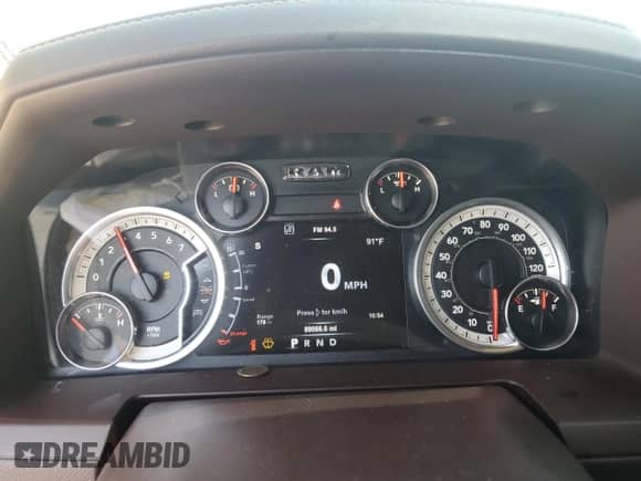 2015 Ram 1500 Laramie z VIN 1C6RR6NT1FS676917, wystawiony jako Copart lot #56762555 z przebiegiem 89 086 mil mil oraz Szkoda całkowita • Salvage title. Historia ofert i sprzedaży dostępna na DreamBid. Obrazek 9.