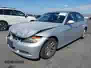 2006 BMW 3 Series 325i z VIN WBAVB135X6KX37228, wystawiony jako IAAI lot #43215691 z przebiegiem 162 983 mil mil oraz . Historia ofert i sprzedaży dostępna na DreamBid. Obrazek 2.