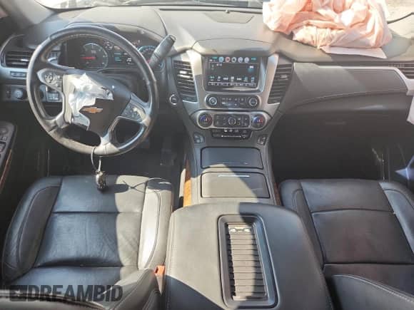 2018 Chevrolet Tahoe Premier z VIN 1GNSKCKJ4JR215217, wystawiony jako Copart lot #65803745 z przebiegiem 149 806 mil mil oraz Szkoda całkowita • Salvage title. Historia ofert i sprzedaży dostępna na DreamBid. Obrazek 8.