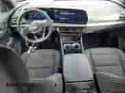 2025 Chevrolet Traverse AWD LT z VIN 1GNEVGRS0SJ210722, wystawiony jako Copart lot #84207925 z przebiegiem 14 348 mil mil oraz Czysty tytuł • Clean title. Historia ofert i sprzedaży dostępna na DreamBid. Obrazek 8.