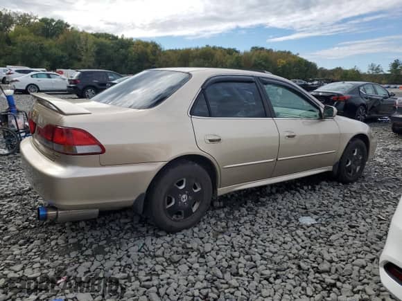 2001 Honda Accord EX z VIN 1HGCG16561A018971, wystawiony jako Copart lot #85865145 z przebiegiem 295 446 mil mil oraz Czysty tytuł • Clean title. Historia ofert i sprzedaży dostępna na DreamBid. Obrazek 3.
