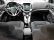 2014 Chevrolet Cruze 1LT z VIN 1G1PC5SB1E7130751, wystawiony jako Copart lot #65261625 z przebiegiem 159 897 mil mil oraz Czysty tytuł • Clean title. Historia ofert i sprzedaży dostępna na DreamBid. Obrazek 8.