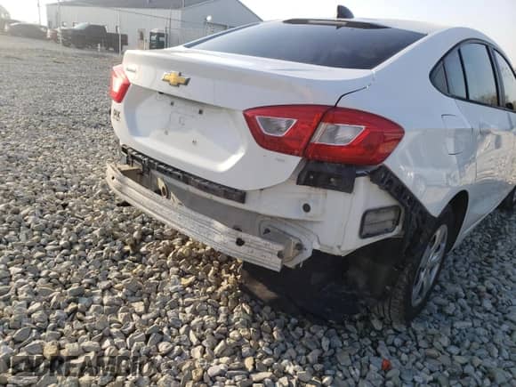 2017 Chevrolet Cruze LS z VIN 1G1BB5SM0H7153599, wystawiony jako Copart lot #83099414 z przebiegiem 161 527 mil mil oraz Nie do naprawy • Non repairable. Historia ofert i sprzedaży dostępna na DreamBid. Obrazek 9.