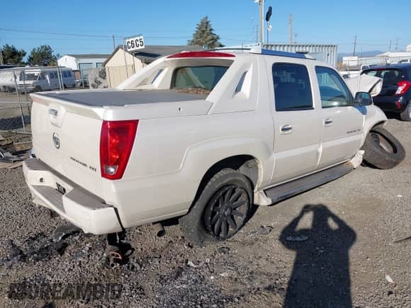 2003 Cadillac Escalade EXT with VIN 3GYEK63N13G314230, listed as a IAAI auction lot 43300591 with 177,391 mi miles and . Bid and sale history available at DreamBid. Image 4.