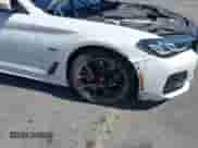 2023 BMW 5 Series 530e с VIN WBA13AG09PCM41820, выставлен на аукционе IAAI как лот 42409541 с пробегом 17 715 миль миль и . История ставок и продаж доступна на DreamBid. Изображение 6.