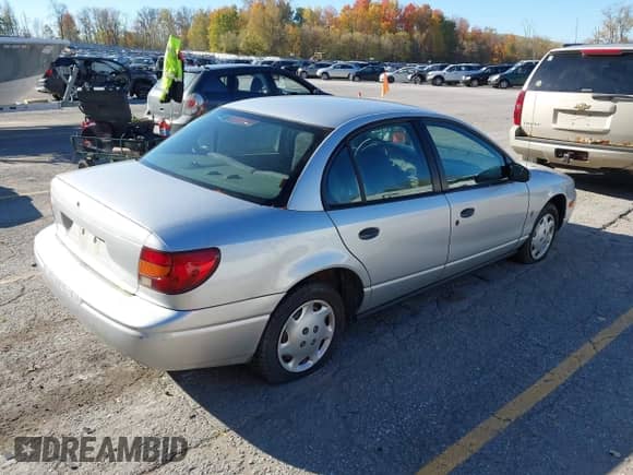 2002 Saturn SL z VIN 1G8ZG52812Z198597, wystawiony jako IAAI lot #43556259 z przebiegiem 140 782 mil mil oraz . Historia ofert i sprzedaży dostępna na DreamBid. Obrazek 4.