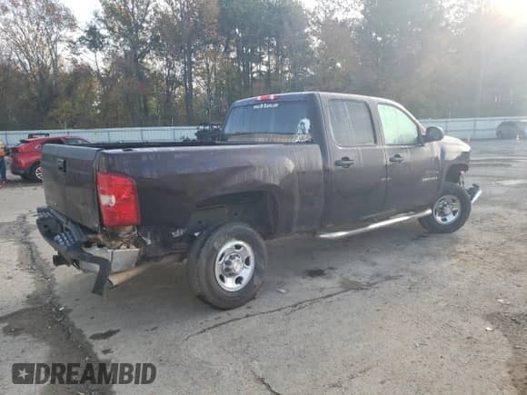 2008 Chevrolet Silverado 2500HD LTZ z VIN 1GCHC23K78F115528, wystawiony jako Copart lot #84056224 z przebiegiem 125 231 mil mil oraz Szkoda całkowita • Salvage title. Historia ofert i sprzedaży dostępna na DreamBid. Obrazek 3.