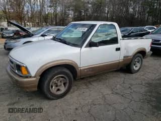 1997 Chevrolet S-10 LS с VIN 1GCCS1443V8208666, выставлен на аукционе Copart как лот 86734104 с пробегом 196 324 миль миль и На запчасти • Non repairable. История ставок и продаж доступна на DreamBid. Изображение 1.