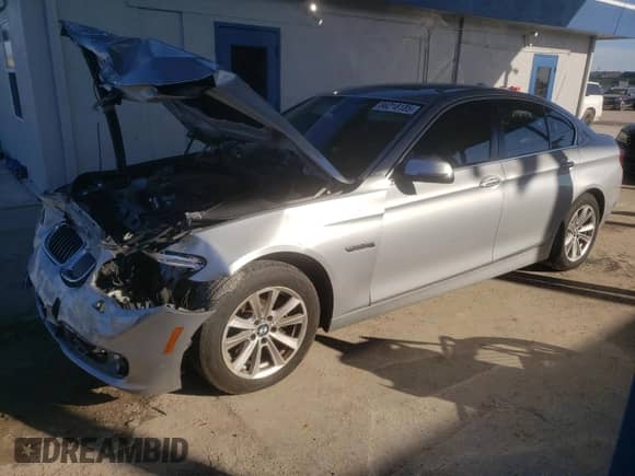 2014 BMW 5 Series 528i z VIN WBA5A5C52ED506739, wystawiony jako Copart lot #86218185 z przebiegiem 52 359 mil mil oraz Nie do naprawy • Non repairable. Historia ofert i sprzedaży dostępna na DreamBid. Obrazek 1.