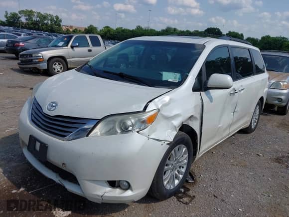 2016 Toyota Sienna XLE с VIN 5TDYK3DC4GS745554, выставлен на аукционе IAAI как лот 42475540 с пробегом 232 037 миль миль и . История ставок и продаж доступна на DreamBid. Изображение 2.
