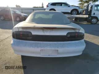 1998 Chevrolet Camaro z VIN 2G1FP22K2W2121371, wystawiony jako Copart lot #78728954 z przebiegiem Nie podano mil oraz Czysty tytuł • Clean title. Historia ofert i sprzedaży dostępna na DreamBid. Obrazek 6.