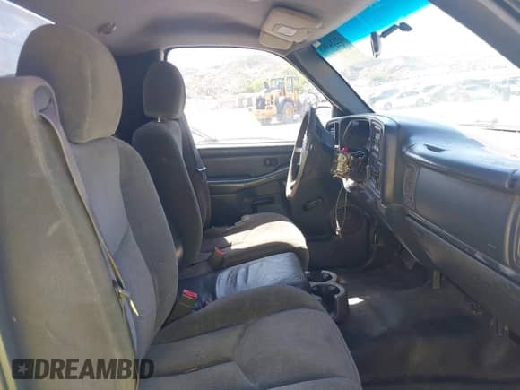 2001 Chevrolet Silverado 2500 with VIN 1GCGC24U01Z210139, listed as a IAAI auction lot 42224985 with Not provided miles and . Bid and sale history available at DreamBid. Image 5.