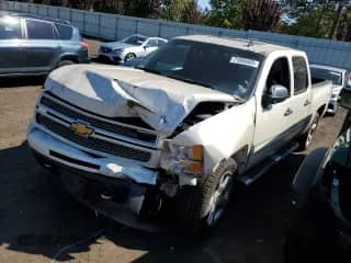 2012 Chevrolet Silverado 1500 LTZ with VIN 3GCPKTE73CG288712, listed as a Copart auction lot 71095305 with 221,444 mi miles and Salvage title. Bid and sale history available at DreamBid. Image 1.