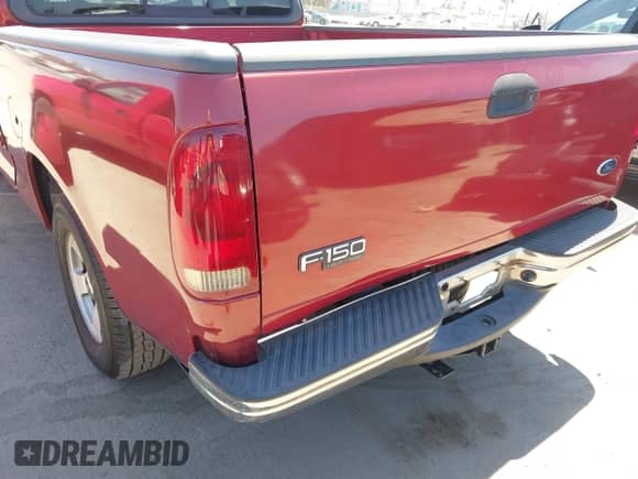 2004 Ford F-150 XL z VIN 2FTRX17254CA14278, wystawiony jako IAAI lot #42671012 z przebiegiem 278 861 mil mil oraz . Historia ofert i sprzedaży dostępna na DreamBid. Obrazek 6.