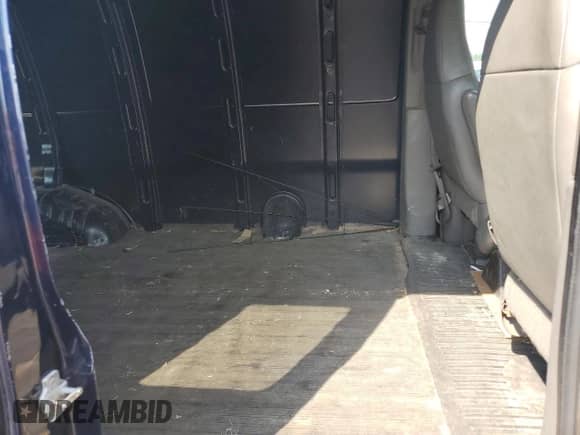 2009 Chevrolet Express Cargo с VIN 1GCFG154991160375, выставлен на аукционе Copart как лот 62697235 с пробегом 212 105 миль миль и Списание • Salvage title. История ставок и продаж доступна на DreamBid. Изображение 11.