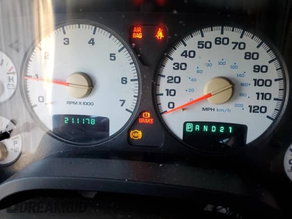 2005 Dodge 1500 ST with VIN 1D7HA16K85J527175, listed as a Copart auction lot 85851865 with 211,178 mi miles and Salvage title. Bid and sale history available at DreamBid. Image 9.