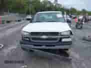 2004 Chevrolet Silverado 1500 LS z VIN 1GCEC14T04Z207142, wystawiony jako IAAI lot #43287067 z przebiegiem 177 529 mil mil oraz . Historia ofert i sprzedaży dostępna na DreamBid. Obrazek 12.