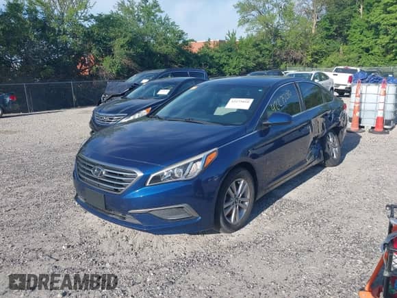2016 Hyundai Sonata SE with VIN 5NPE24AF9GH393049, listed as a IAAI auction lot 42275010 with 124,351 mi miles and . Bid and sale history available at DreamBid. Image 2.