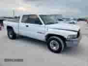 2001 Dodge 2500 z VIN 3B7KC23Z41G716435, wystawiony jako Copart lot #68579585 z przebiegiem 19 334 mil mil oraz Czysty tytuł • Clean title. Historia ofert i sprzedaży dostępna na DreamBid. Obrazek 4.
