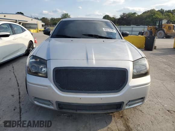 2005 Dodge Magnum SE with VIN 2D4FV48TX5H679783, listed as a Copart auction lot 80279795 with 201,901 mi miles and Clean title. Bid and sale history available at DreamBid. Image 5.
